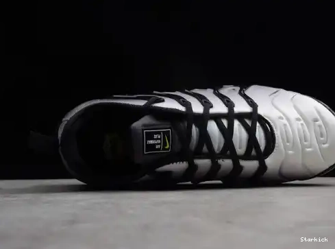 924453-009 VOLT-WHITE BLACK VAPORMAX PLUS 0524